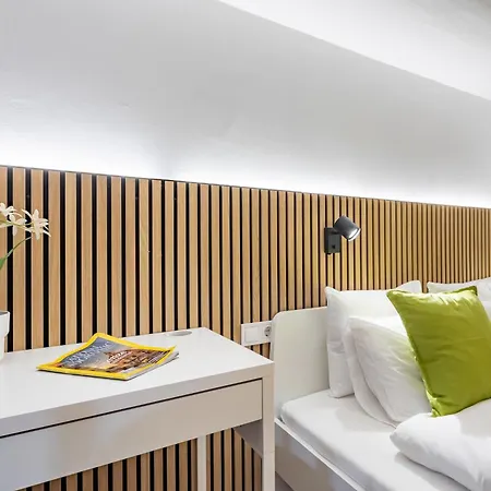 Very - Young - Modern * 布达佩斯