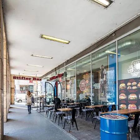 Very - Young - Modern Boedapest