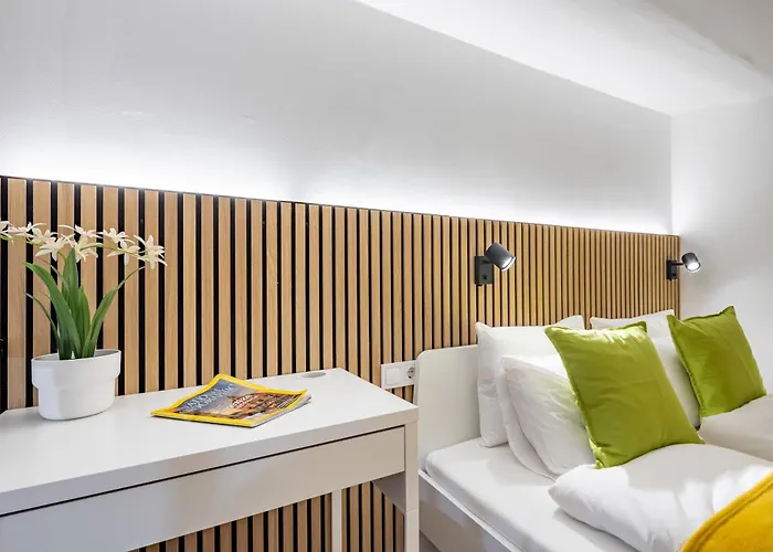 Very - Young - Modern * 布达佩斯