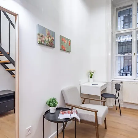 Very - Young - Modern * Boedapest